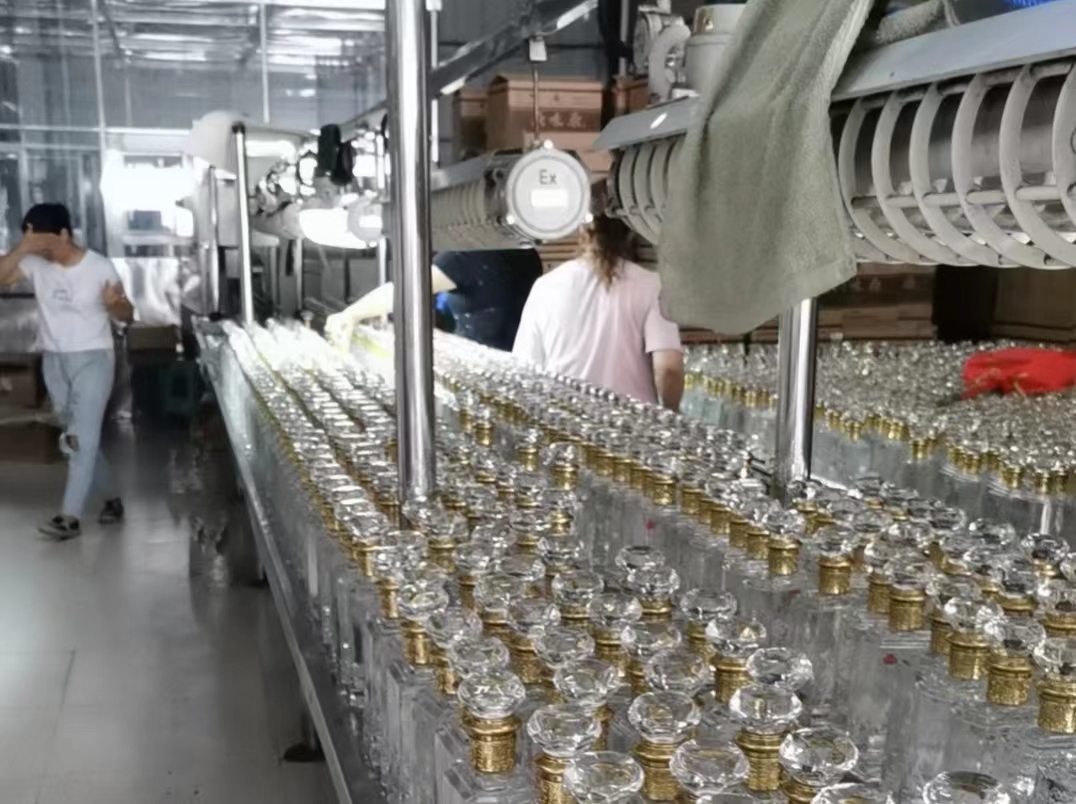 瀘州老酒奮戰(zhàn)酷暑搶抓訂單生產